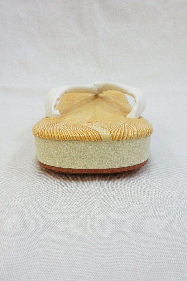 白鼻緒　雪駄　バックスタイル