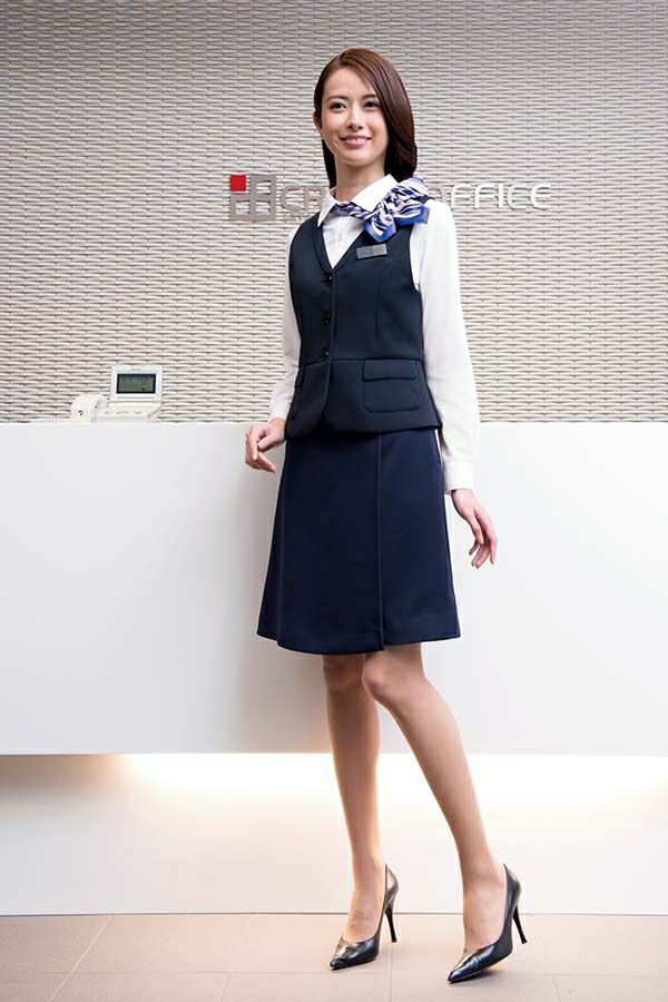 リボンタイ（消臭テープ付）　べスト　スカート　全身