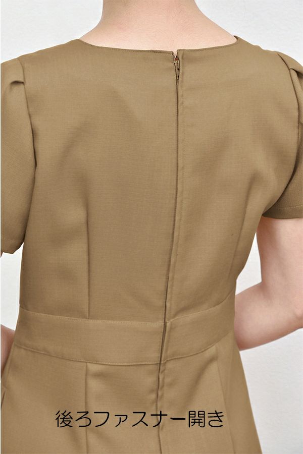 ワンピース半袖　後ろファスナー