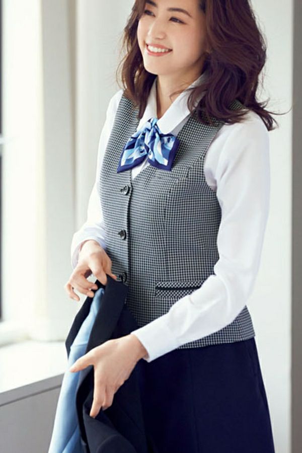 ベスト（チェック）　モデル着用　斜め　アップ