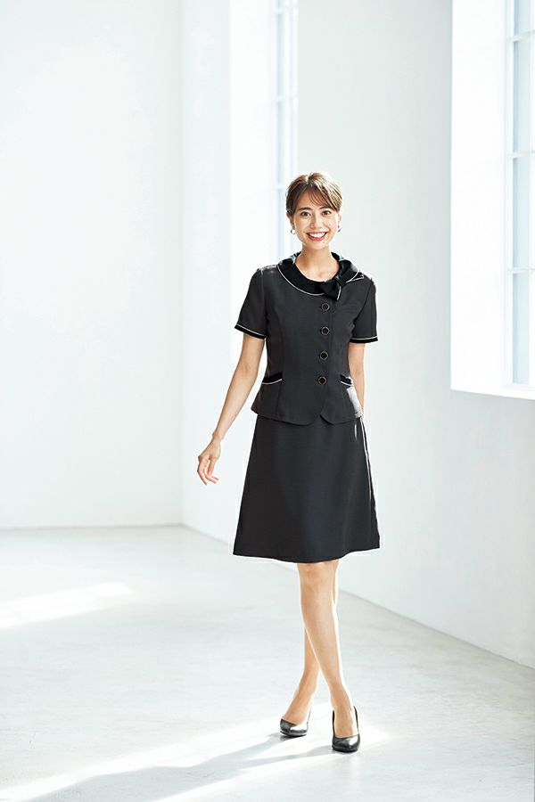 オーバーブラウス半袖　スカート　全身