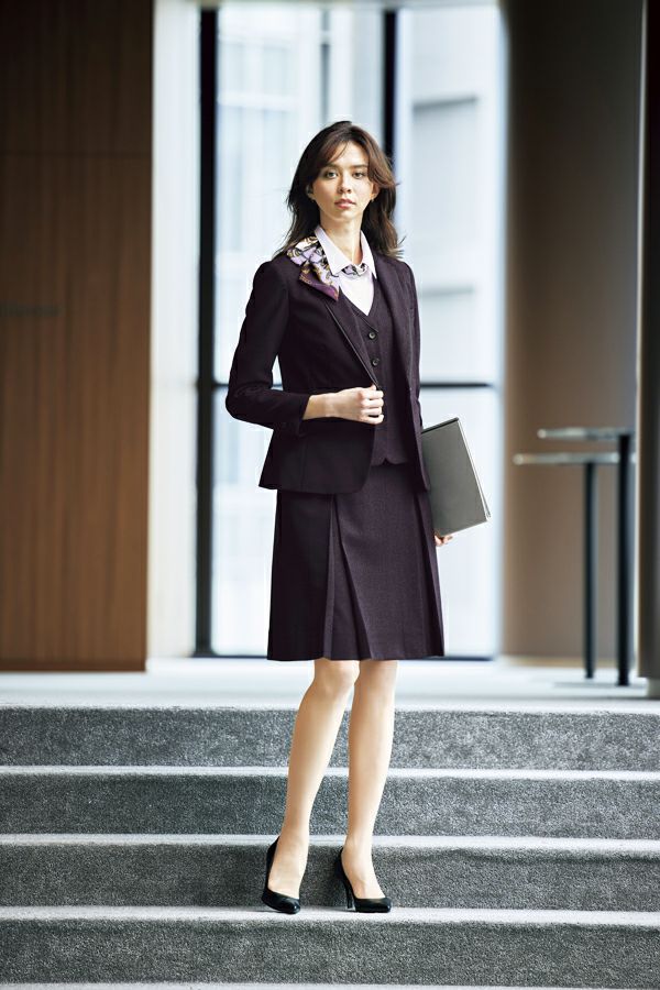 プリーツスカート（無地）　モデル着用　全身　ボルドー