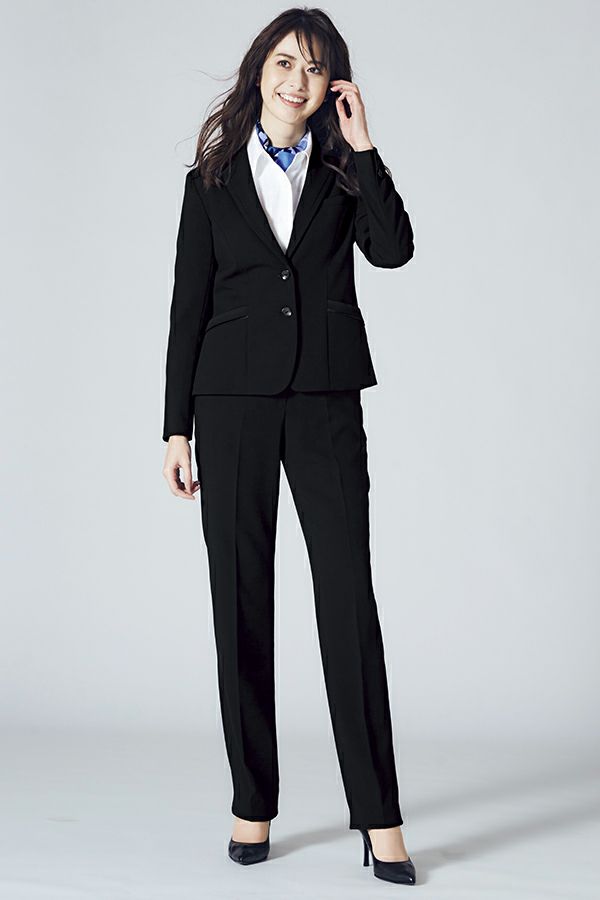 モデル着用　パンツスタイル　ブラック　ジャケット（無地）　全2色　全身前　ジャケット（無地）　全2色　ネイビー　ブラック　ファインクロス　ポリエステル１００％　左胸箱ポケット　両脇挟み込みポケット　左右内ポケット 後サイドベンツ　家庭洗濯ＯＫ　２WAYストレッチ　抗菌防臭裏地