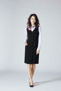 女性べスト　スカート　全身