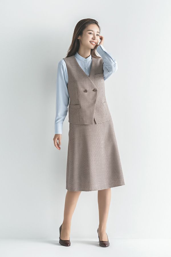 ダブルべスト（チェック）　モデル着用　全身　スカートスタイル