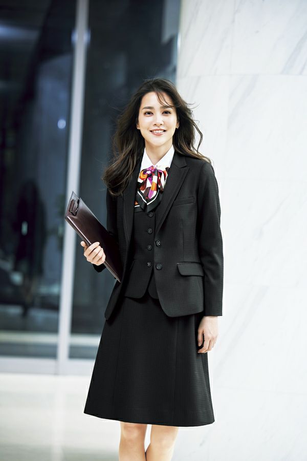 Aラインスカート（無地）　ジャケットあり　モデル着用