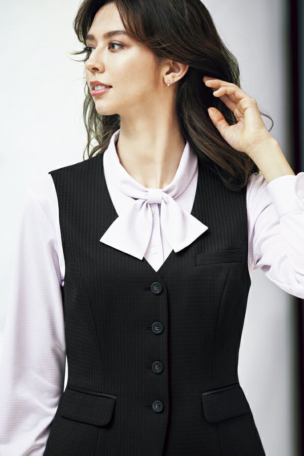 べスト（ストライプ）　モデル着用　アップ