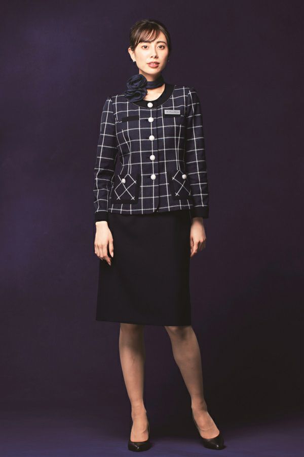 スカート（無地）　紺　全身　スカートスタイル