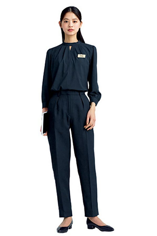 スタンドカラーブラウス（八分袖）　モデル着用　パンツスタイル