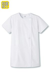 女性　白衣　半袖